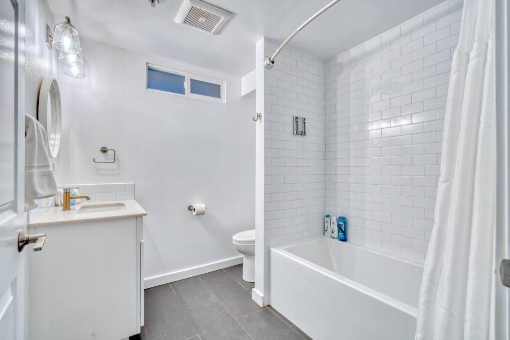 Apartment Collection - Underground Mid-century Hideaway In Laurelhurst