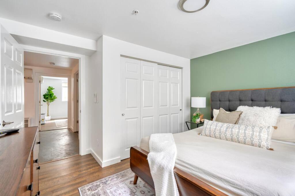 Apartment Collection - Underground Mid-century Hideaway In Laurelhurst Portland