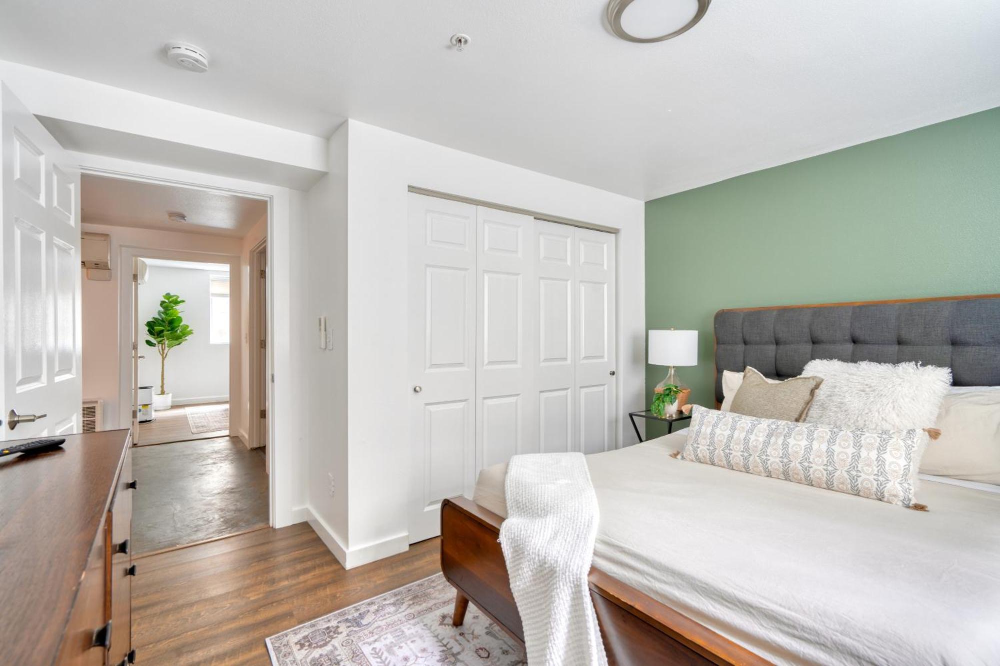 Collection - Underground Mid-century Hideaway In Laurelhurst Apartment