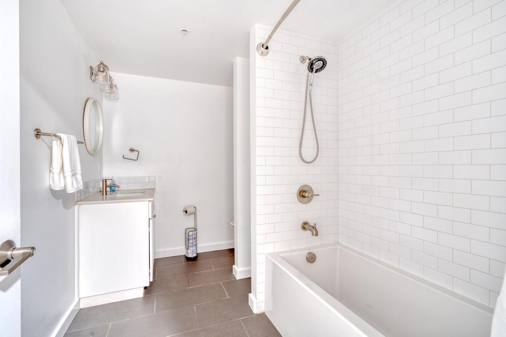 Apartment Collection - Underground Mid-century Hideaway In Laurelhurst
