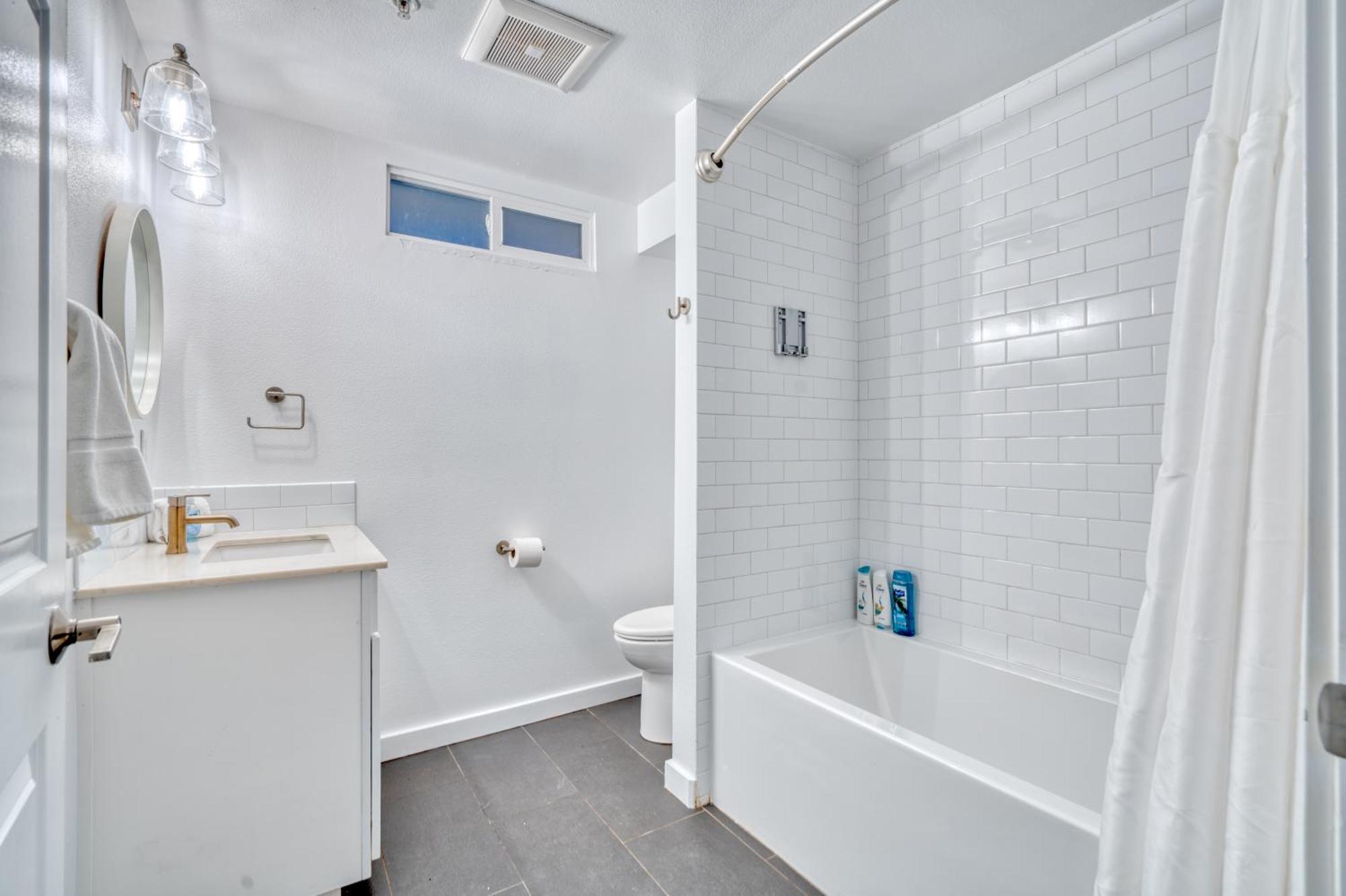 Apartment Collection - Underground Mid-century Hideaway In Laurelhurst *
