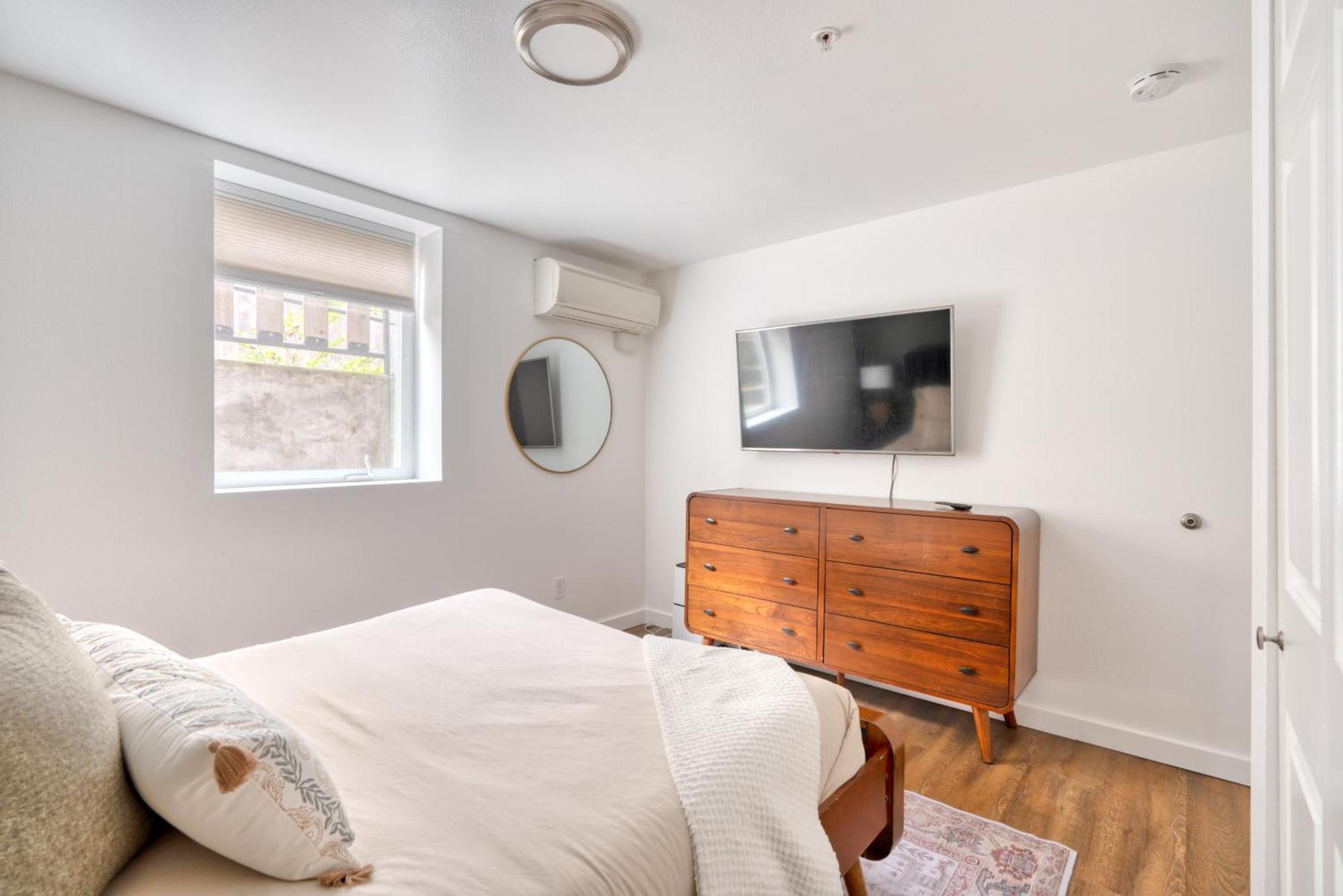 Collection - Underground Mid-century Hideaway In Laurelhurst Apartment